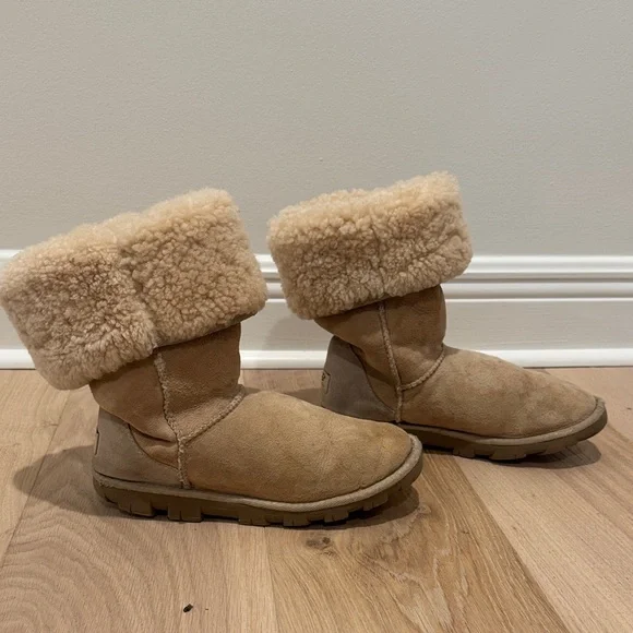 UGG Women's Tan Suede Winter Boots - Picture 5 of 6